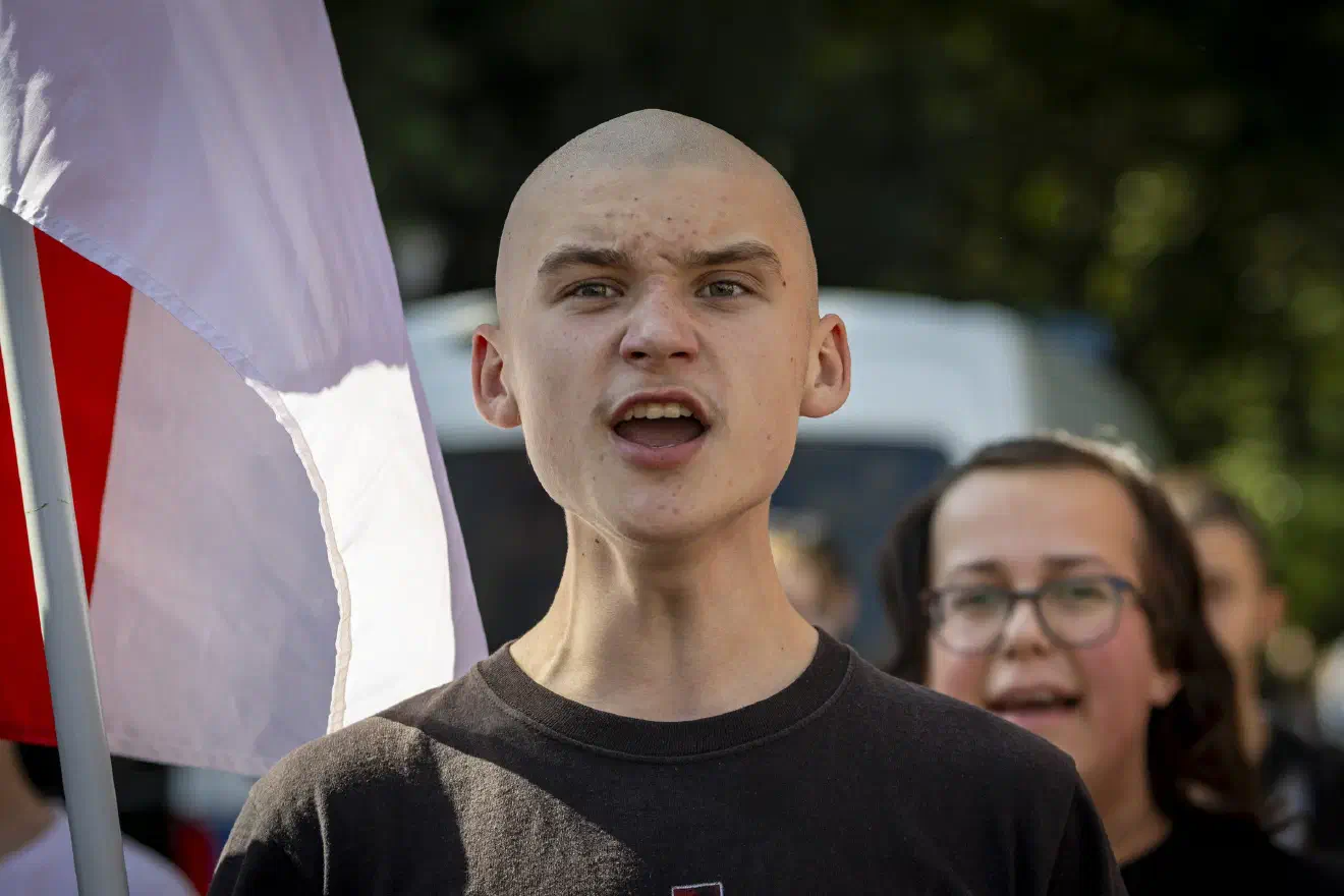 Die Aufmärsche bieten vor allem den, teils noch sehr jungen, Neonazis ihre gewünschte Erlebniswelt, in der sie vermeintlichen Zusammenhalt und Stärke erleben.