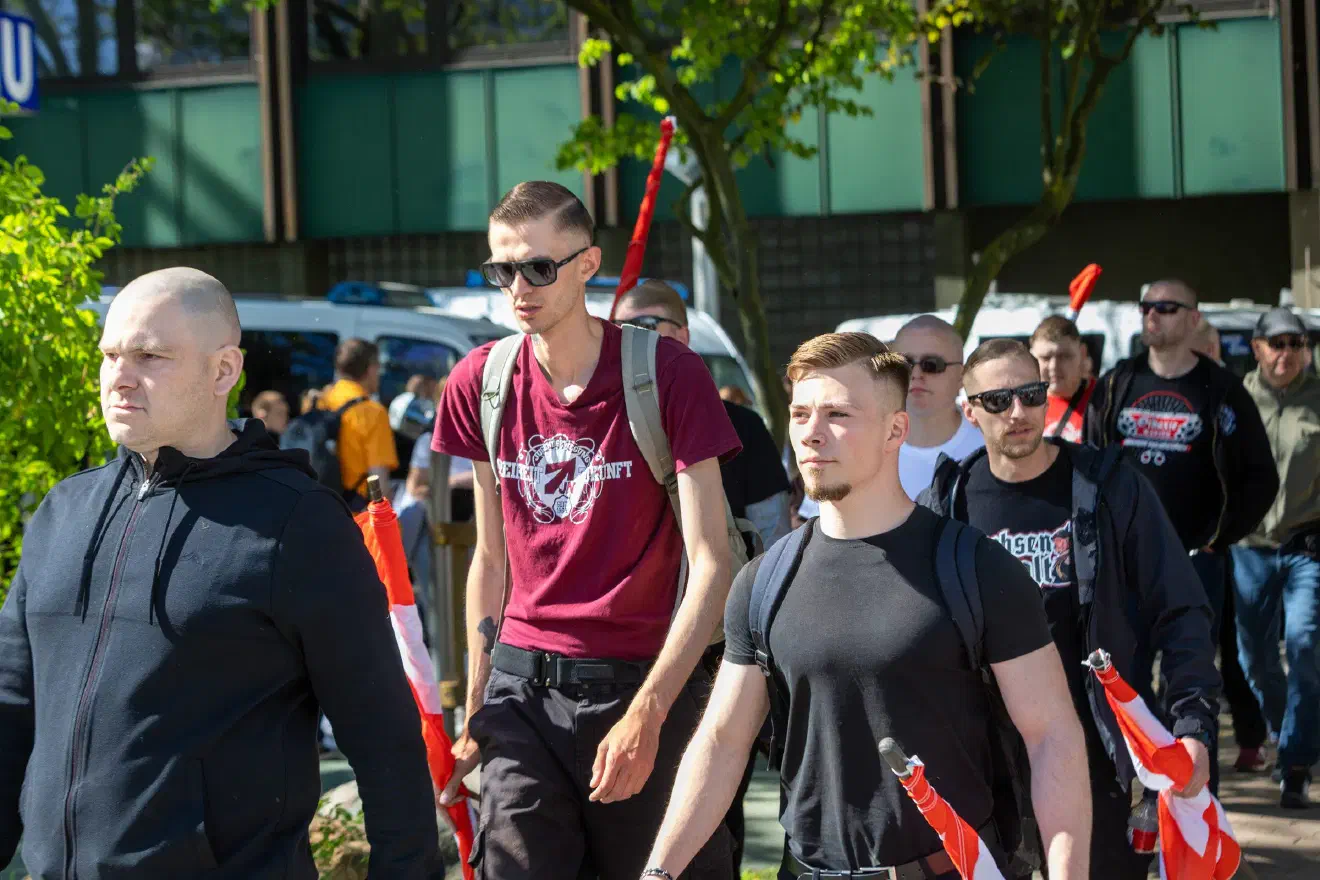 Auch weitere Anreisende aus Dortmund steckten in Altenessen in einer Maßnahme fest, sodass sie erst mit mehreren Stunden Verspätung die Versammlungsfläche erreichten.