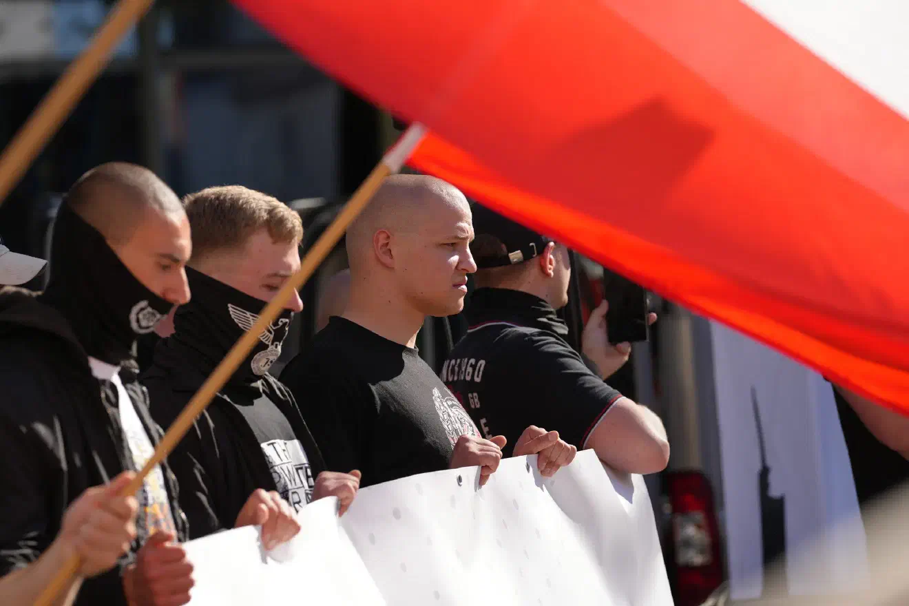 Mehrere Tausend Menschen beteiligten sich am Gegenprotest in der Essener Innenstadt, während Neonazis ihre Versammlung teils frühzeitig in Kleingruppen wieder verließen.