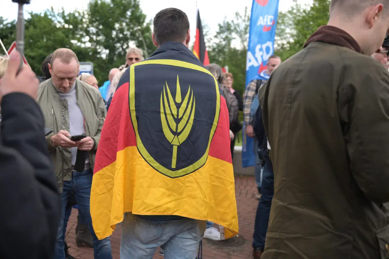Fahne der sogenannten «Wolgadeutschen» - Nachkommen deutscher Einwanderer, die im 18. Jahrhundert im Russischen Reich an der unteren Wolga ansässig wurden.