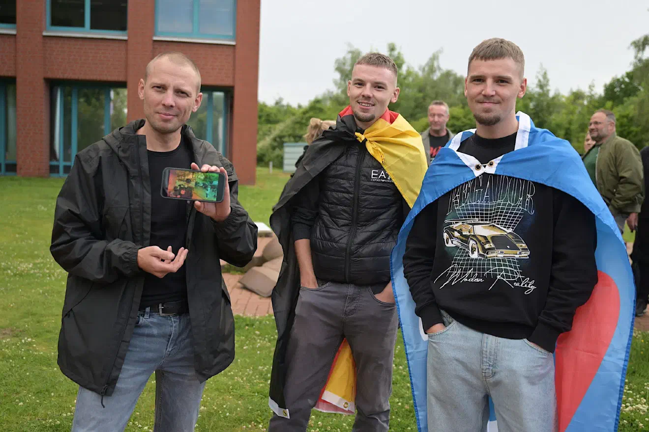 Die AfD spricht diese Wähler:innengruppe seit Jahren gezielt an – unter anderem über russischsprachige Netzwerke, Veranstaltungen und spezifische Wahlkampfbotschaften.