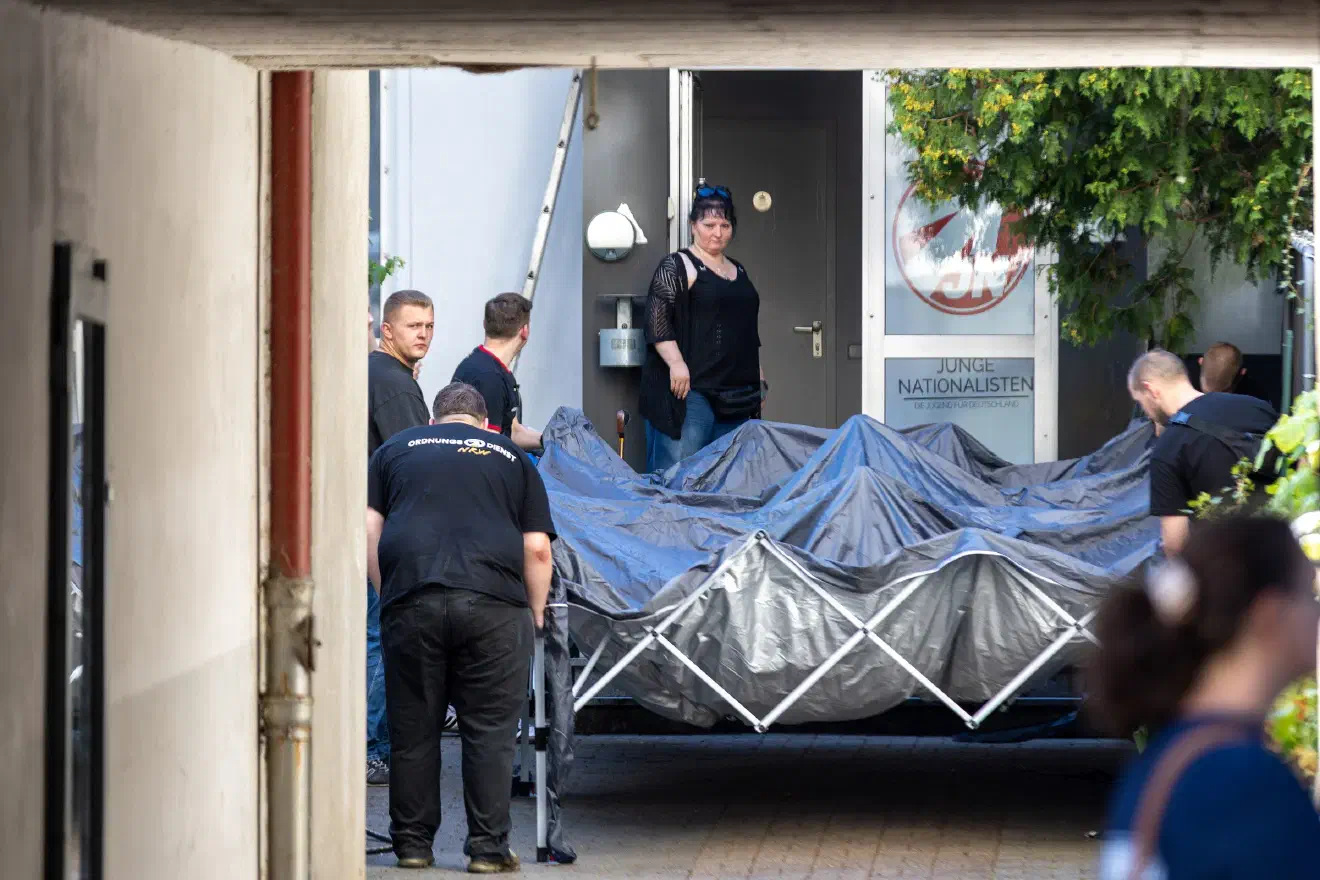 Damit setzt sich der seit einiger Zeit zu beobachtende Rückgang der Teilnehmerzahlen fort. Die Szene hat offenbar zunehmend Schwierigkeiten, junge Menschen dauerhaft an sich zu binden - viele von ihnen nahmen noch vor einigen Monaten regelmäßig an den Treffen der Partei teil.