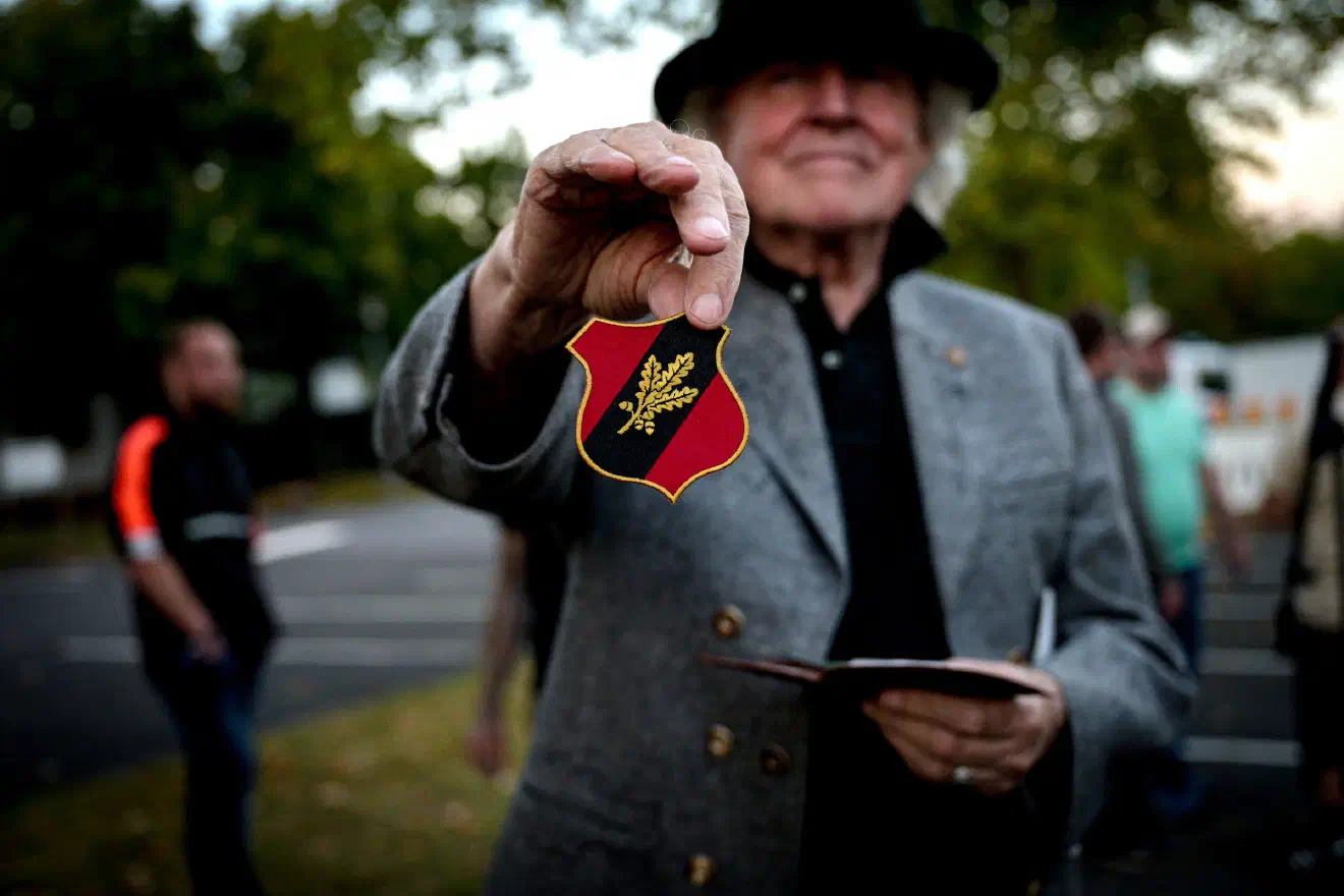 Als historisches Widerstandssymbol wurde auch Theodor Körner vereinnahmt, der im Lützowschen Freikorps gegen die napoleonische Besatzung kämpfte. Rechtsextreme übertragen dessen Kampf auf die Gegenwart und verklären ihn zum Vorbild für ihren eigenen "Widerstand" – eine politische Geschichtsklitterung, die historische Zusammenhänge bewusst ausblendet.