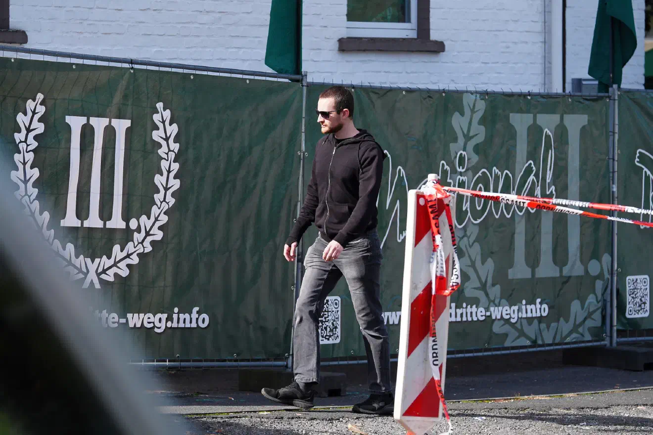 Wie sehr eine kritische journalistische Berichterstattung dabei als störend wahrgenommen wird, zeigte sich auch vor Ort: Der Lokalkader Julian Bender und der Jurist Mathias Bauernfeind versuchten, eine Einschränkung der Pressearbeit unter Verweis auf eine angebliche Gefahrenlage und unter Einschaltung der Polizei durchzusetzen.