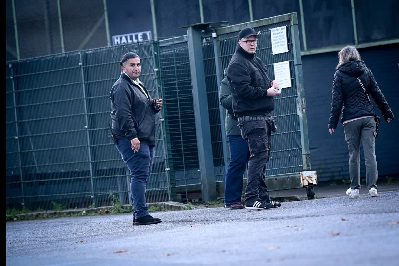 Zum Sicherheitsdienst der AfD-Zentrale gehörte an diesem Tag mindestens eine Person mit langjähriger Neonazi-Vergangenheit, die zuvor bei den „Autonomen Nationalisten“ aktiv war – einer militanten Strömung des Neonazismus.