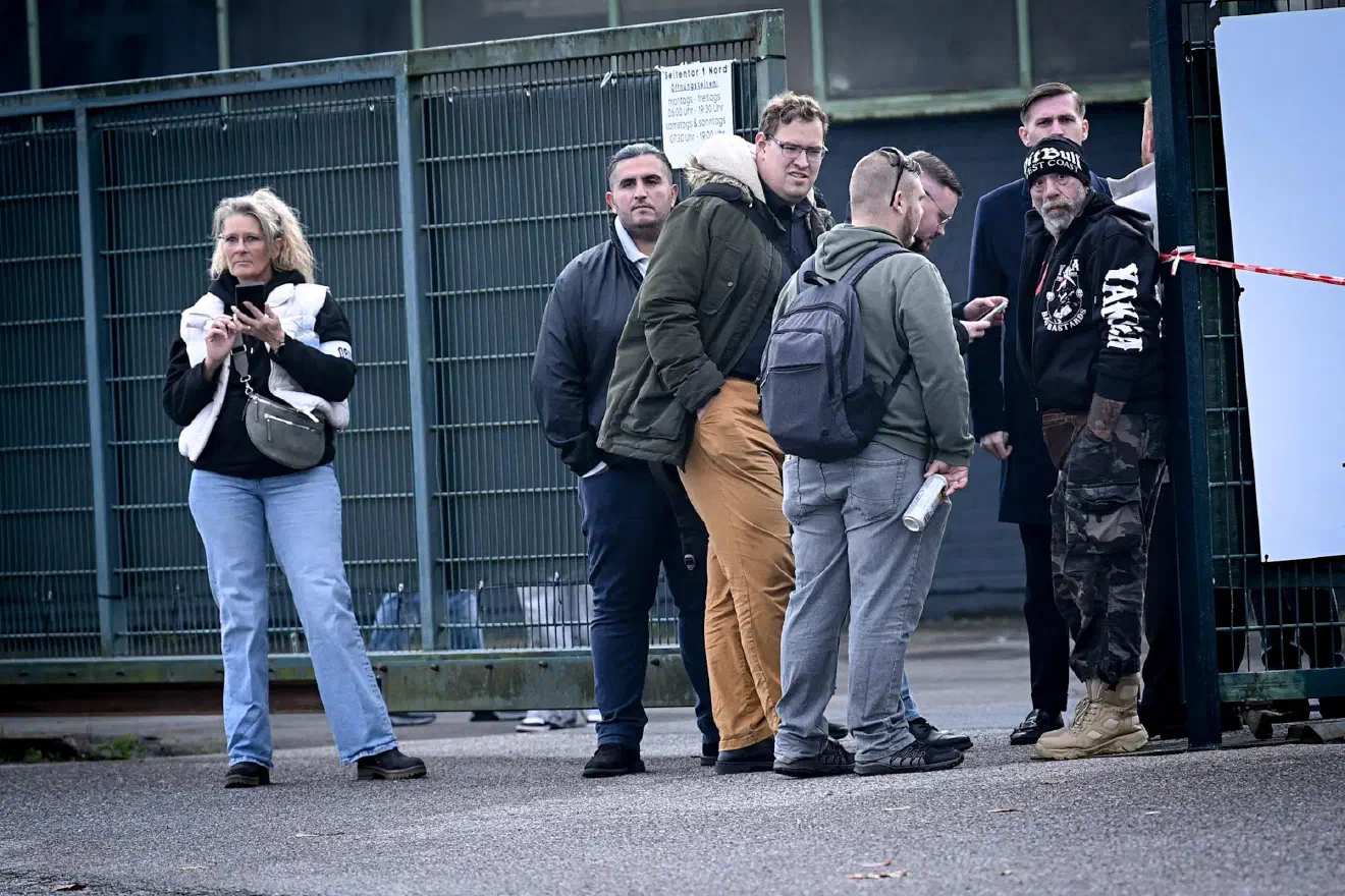 Den Ton der Demonstration gaben die Kader der AfD-Jugend „Generation Deutschland“ vor: Sie stimmten die Parolen an und inszenierten den Aufmarsch nach außen. Dafür waren sie aus mehreren Bundesländern angereist – bis hinauf in die Landesvorstände und den Bundesvorstand.