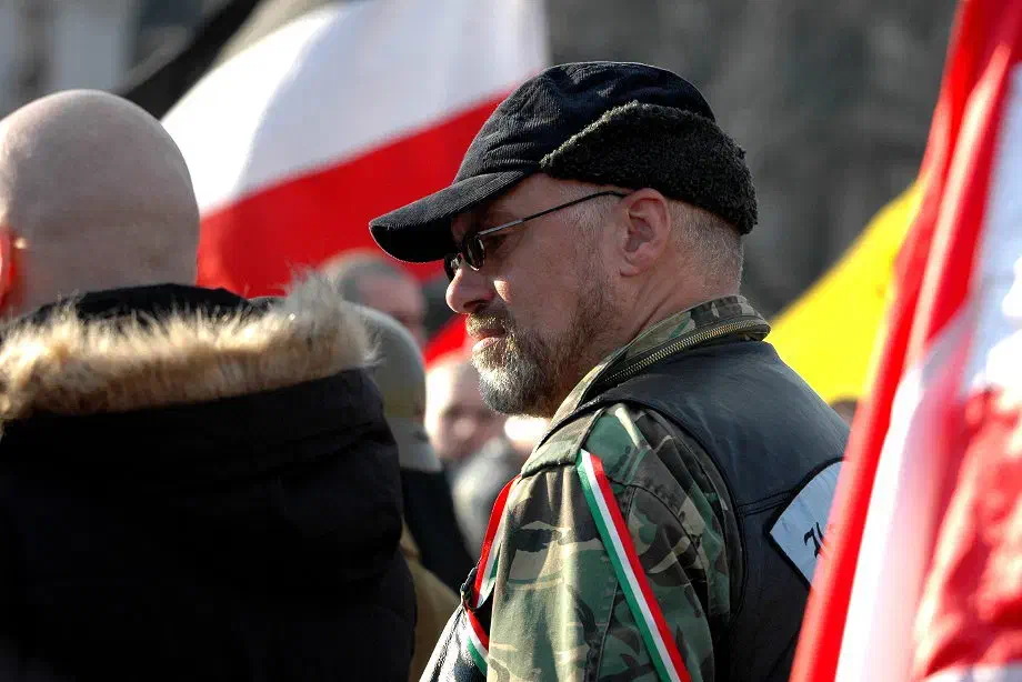 Auch das britische Netzwerk von Blood & Honour zog es in der Vergangenheit nach Budapest. Zum Beispiel Stephen Swinfen, genannt "Swiny" (Bild), bei dem es sich um eines der führenden Mitglieder von Blood and Honour in Großbritannien handelt. Im Jahr 2000 wurde er als Organisator für das Netzwerk im englischen County Northamptonshire genannt. Bei einem von der britischen Blood and Honour-Sektion veranstaltetem Ian Stuart-Gedüchtniskonzert im September 2002 soll rund ein Dutzend US-amerikanischer und ungarischer Neonazis in Swinfens Haus in Northamptonshire übernachtet haben.