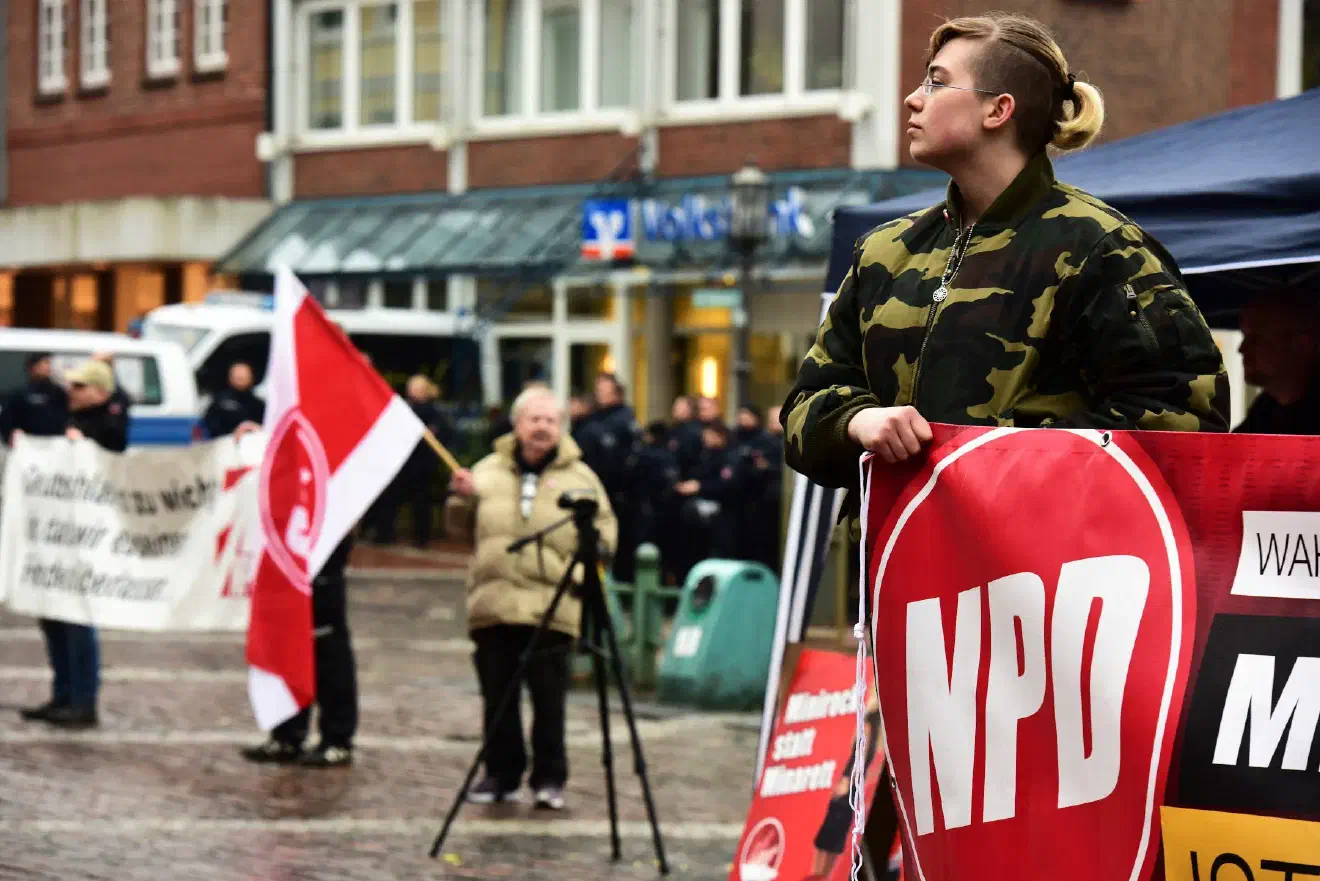 Ob das Vorhaben des NPD-Parteivorstands von Erfolg gekrönt wird, bleibt abzuwarten. Gegen das Vorhaben hat sich eine parteinterne Opposition formiert, die nicht nur gegen das „Neustartkonzept“ der Parteiführung Sturm läuft. Auch verschiedene andere Maßnahmen, die der Bundesvorstand in den letzten Jahren ergriff, stehen im Zentrum der Kritik.
