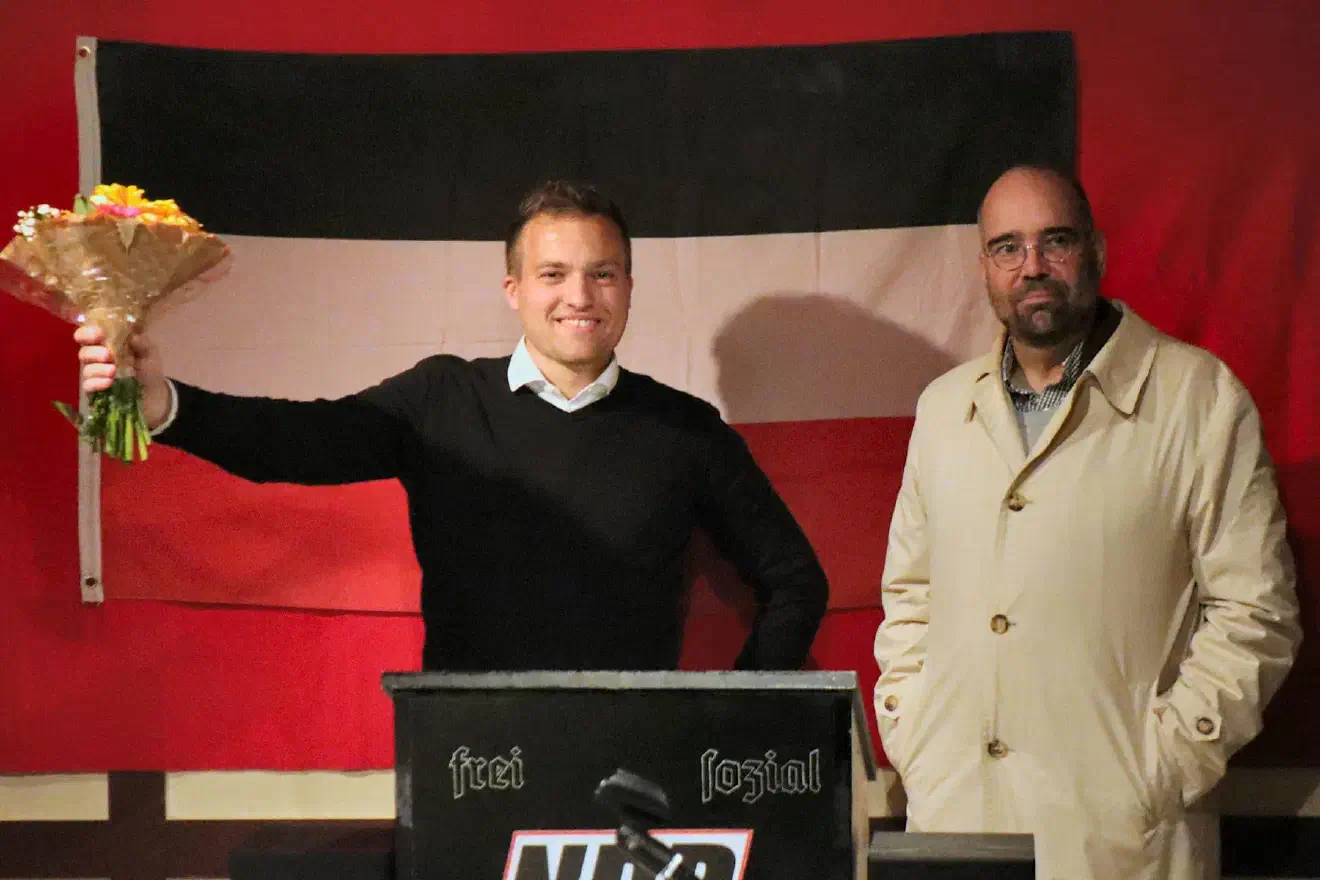 Auch Andreas Storr, seines Zeichens ehemaliger Bundesvorsitzender der „Jungen Nationaldemokraten“ und Landesvorsitzender der NPD in Berlin, wird dem Kreis der parteiinternen Opposition zugerechnet. Storr bekleidete von 2011 bis 2017 das Amt des Bundesschatzmeister der NPD. Am 10. April diesen Jahres gehörte Andreas Storr zu den Teilnehmer:innen des Landesparteitags der NPD Hamburg, wo Lennart Schwarzbach erneut zum Vorsitzenden gewählt wurde.