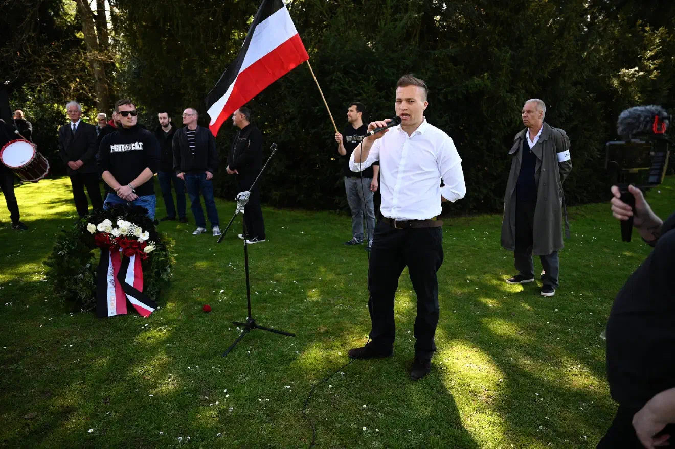 Aufgrund der Vorgänge wurde ein Schiedsgerichtverfahren gegen den „Bundesvorsitzenden Lennart Schwarzbach“ eingeleitet. Das derzeit noch laufende Schiedsgerichtsverfahren hat die Zielsetzung Schwarzbach jeglicher Mitgliedsrechte zu entheben und einen Parteiausschluss zu bewirken. Auch verfügte der NPD-Bundesvorstand, dass Lennart Schwarzbach sein Amt als Landesvorsitzender der NPD Hamburg verwirkt habe – der Landesverband sollte fortan, bis zur Wahl eines neuen Landesvorstands, durch ein vom NPD Bundesvorstand gewähltes NPD Mitglied kommisarisch geleitet werden.