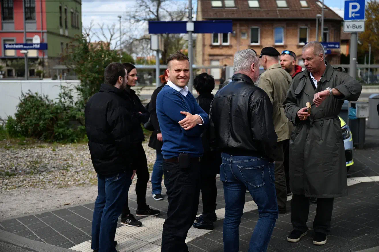 Bei dem nun anstehenden Bundesparteitag wird Lennart Schwarzbach auch offiziell um das Amt des Bundesvorsitzenden kandidieren. Einer Umwandlung der NPD zu einer Bewegungsorganisation wie auch einer Umbenennung der Partei steht Schwarzbach dabei weitestgehend ablehend gegenüber. Allerdings plant auch der Kreis um Lennart Schwarzbach Veränderungen. Es soll an die Vorgehensweise der NPD Ende der 90er Jahre angeknüpft werden. Dies umfasst eine Radikalisierung der Parteipositionen und verstärkte Aktivitäten wie beispielsweise Demonstrationen oder die Beteiligung an Wahlkämpfen. 
